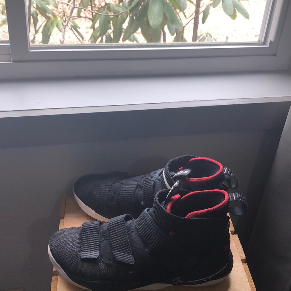 LEBRON SOLDIER BASKETBALL SHOES (men size)